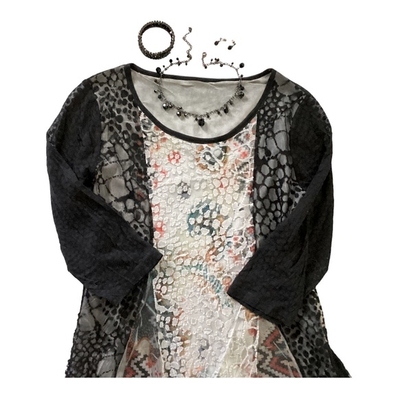 Fleur De Lis Collection Black 3/4 Sleeve Top Small EUC - Picture 5 of 6